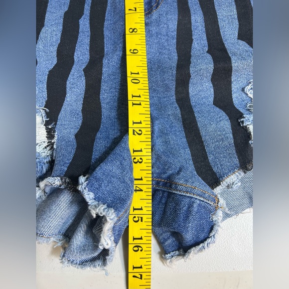 Her Universe DC Comics Birds of Prey Harley Quinn Denim Stars&Stripes Shorts 15 - Picture 12 of 14